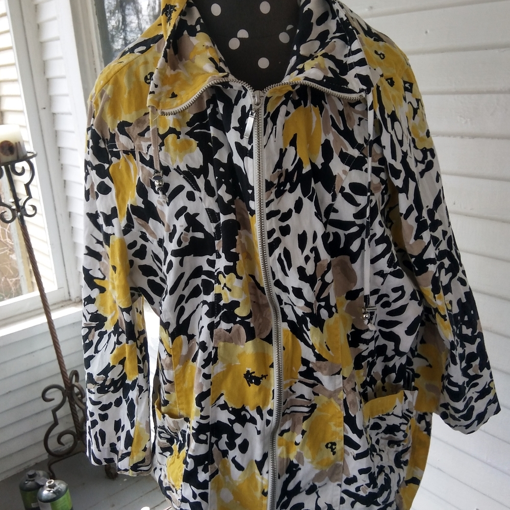 Clothes - Picture 4 of 8
